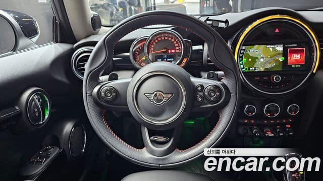 Mini Cooper S 2019 — ფოტო 13/20