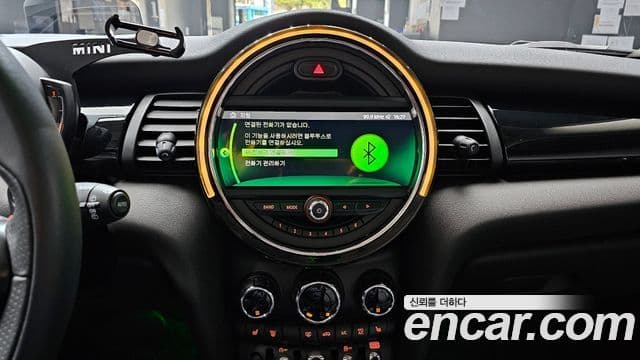 Mini Cooper S 2019 — ფოტო 14/20