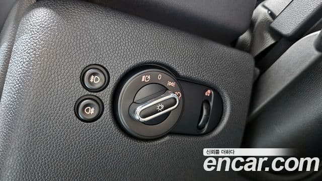Mini Cooper S 2019 — ფოტო 17/20