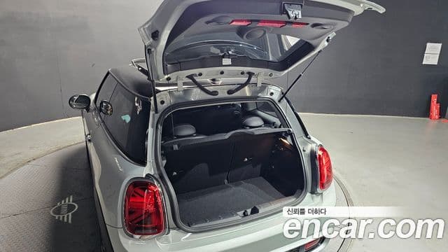 Mini Cooper S 2019 — ფოტო 20/20