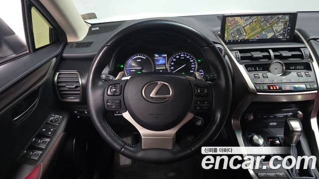 Lexus NX300h 2019 — Şəkil 13/20