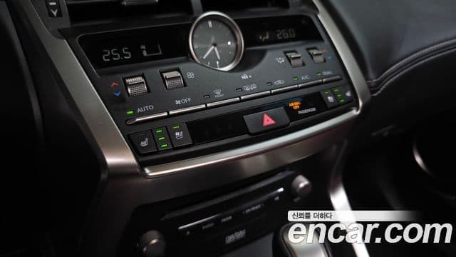 Lexus NX300h 2019 — Şəkil 17/20