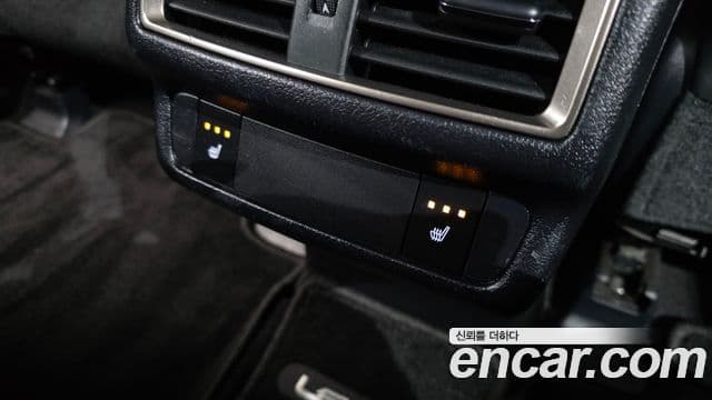 Lexus NX300h 2019 — Şəkil 19/20