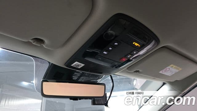 Kia Carnival 2024 — ფოტო 19/20
