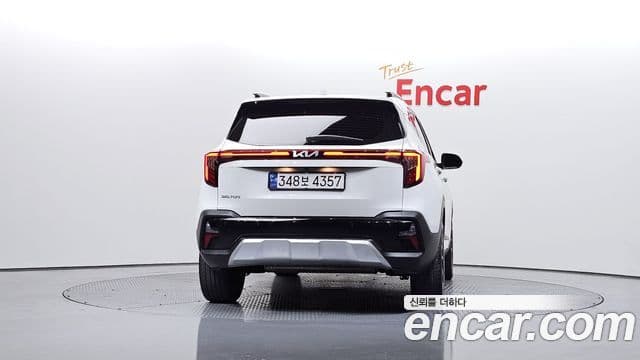 Kia Seltos 2023 — ფოტო 4/20