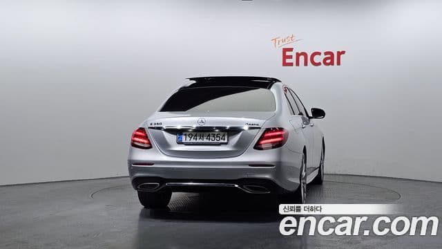 Mercedes-Benz E-Class 2020 — Фото 4/20