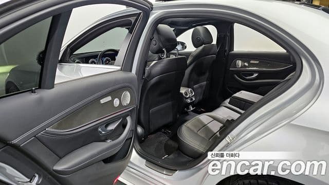 Mercedes-Benz E-Class 2020 — Фото 11/20
