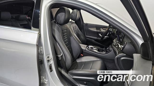 Mercedes-Benz E-Class 2020 — Фото 12/20