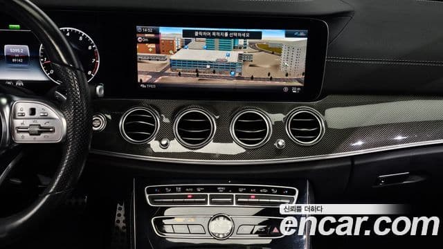 Mercedes-Benz E-Class 2020 — Фото 19/20