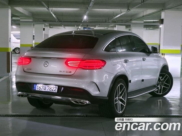 Mercedes-Benz GLE-Class 2018 — ფოტო 17/20
