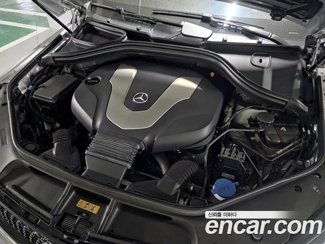 Mercedes-Benz GLE-Class 2018 — ფოტო 15/20