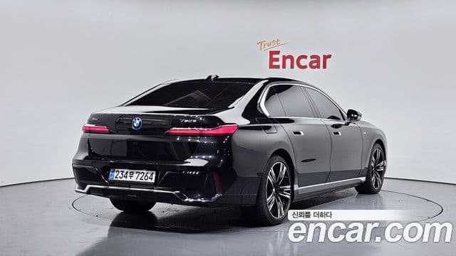 BMW 7 Series 2023 — ფოტო 7/20
