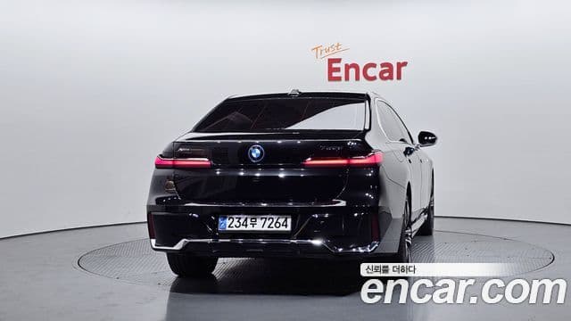 BMW 7 Series 2023 — ფოტო 19/20
