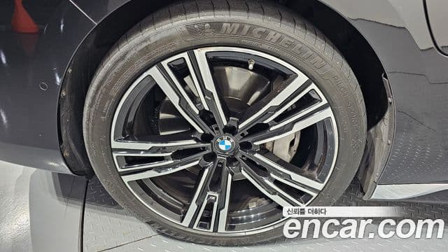 BMW 7 Series 2023 — ფოტო 9/20