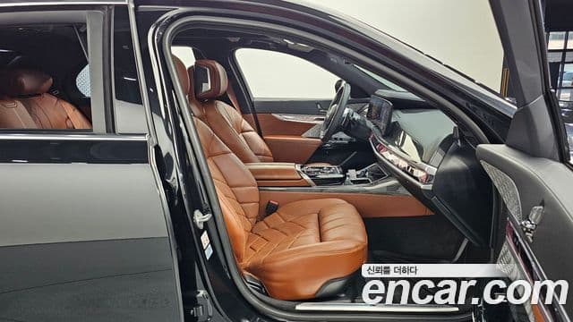 BMW 7 Series 2023 — ფოტო 8/20