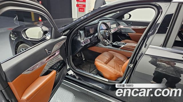 BMW 7 Series 2023 — ფოტო 14/20