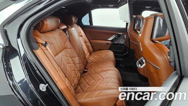 BMW 7 Series 2023 — ფოტო 13/20