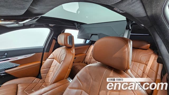 BMW 7 Series 2023 — ფოტო 5/20