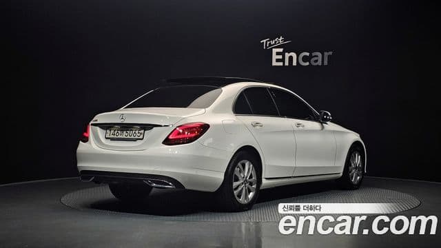 Mercedes-Benz C-Class 2020 — ფოტო 2/20