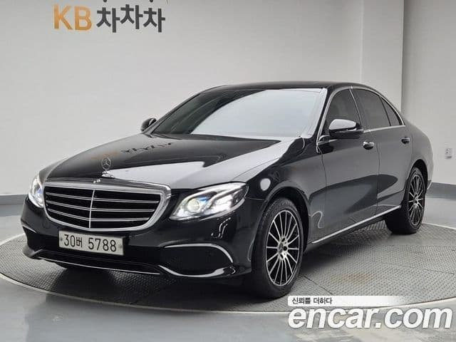 Mercedes-Benz E-Class 2018 — Фото 1/20
