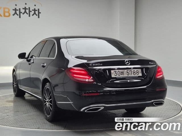 Mercedes-Benz E-Class 2018 — Фото 2/20