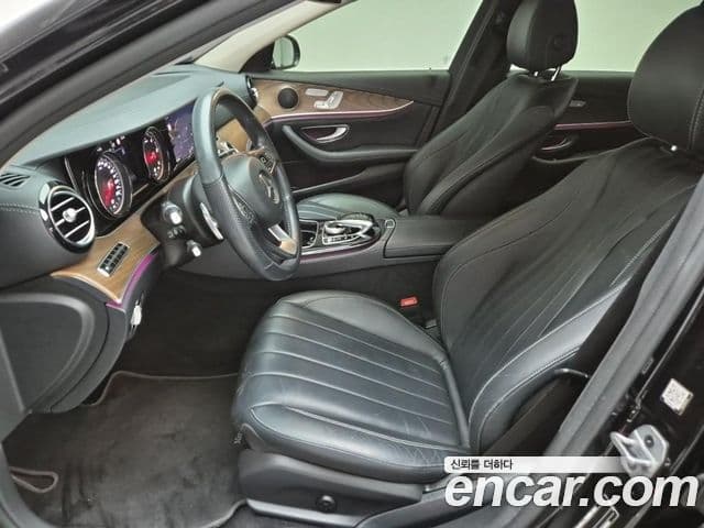 Mercedes-Benz E-Class 2018 — Фото 11/20