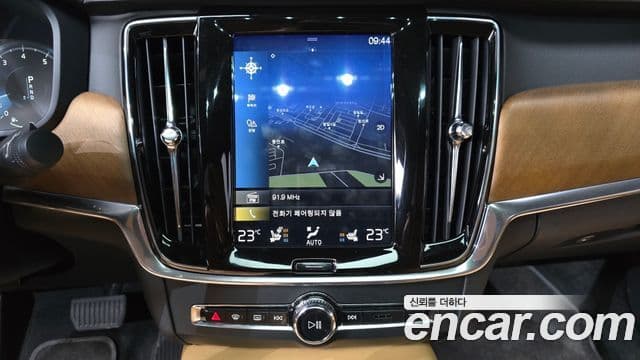 Volvo S90 2019 — ფოტო 16/20