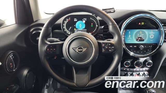 Mini Cooper 2021 — ფოტო 13/20