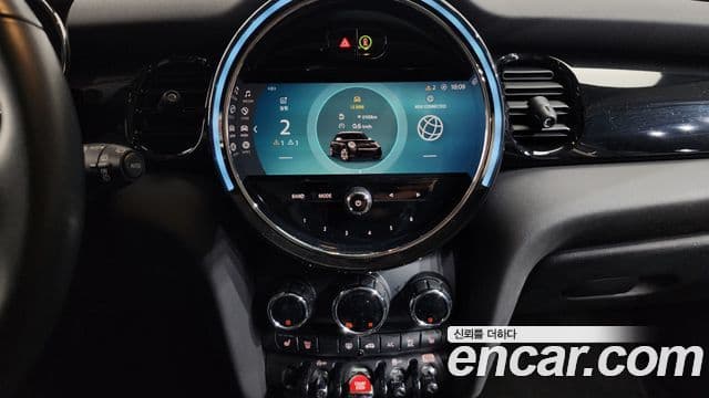 Mini Cooper 2021 — ფოტო 16/20