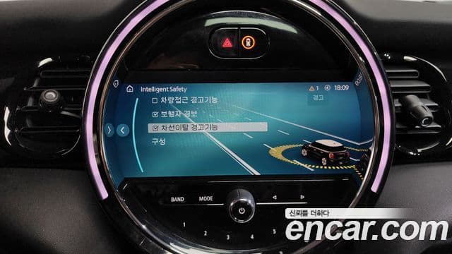 Mini Cooper 2021 — ფოტო 18/20