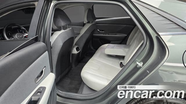 Hyundai Avante 2020 — ფოტო 11/20
