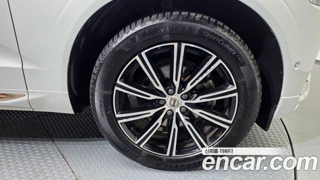 Volvo XC60 2021 — Photo 15/20