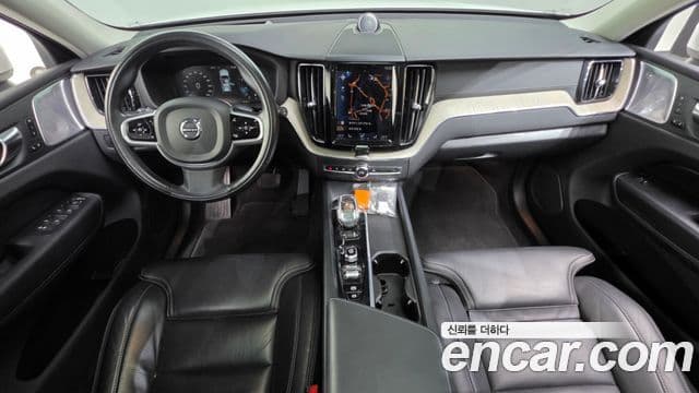 Volvo XC60 2021 — Photo 12/20