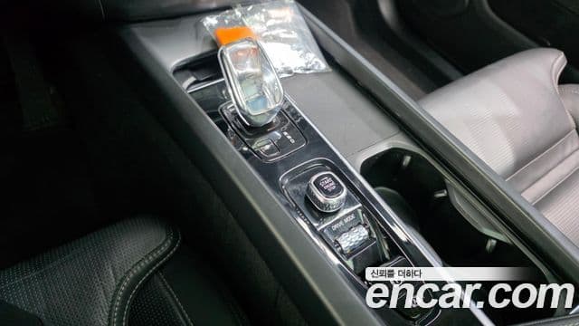 Volvo XC60 2021 — Photo 13/20