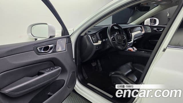 Volvo XC60 2021 — Photo 11/20