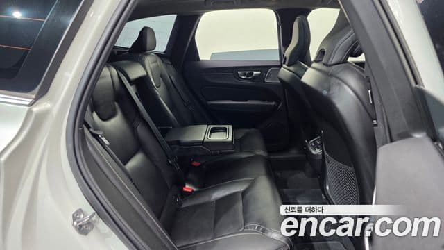 Volvo XC60 2021 — Photo 6/20
