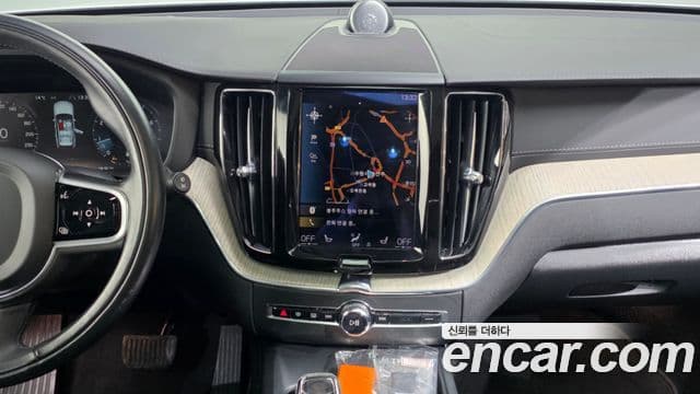 Volvo XC60 2021 — Photo 1/20