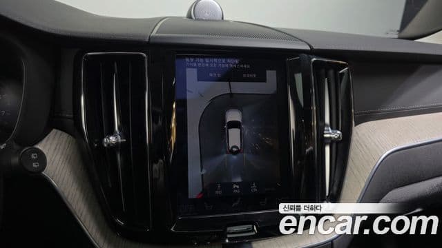 Volvo XC60 2021 — Photo 7/20