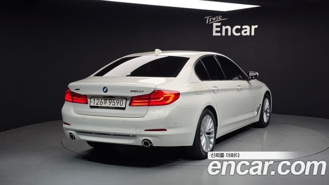 BMW 5 Series 2020 — Фото 2/20