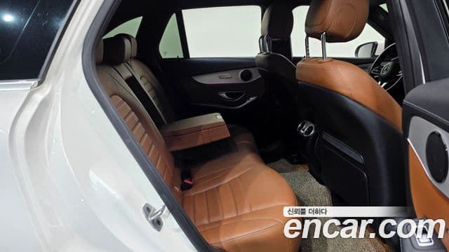 Mercedes-Benz GLC-Class 2022 — Photo 8/20