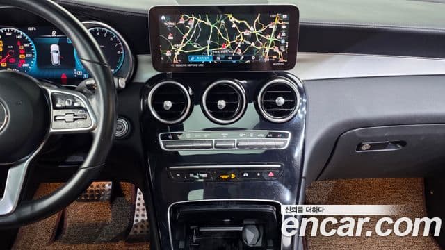 Mercedes-Benz GLC-Class 2022 — Photo 1/20
