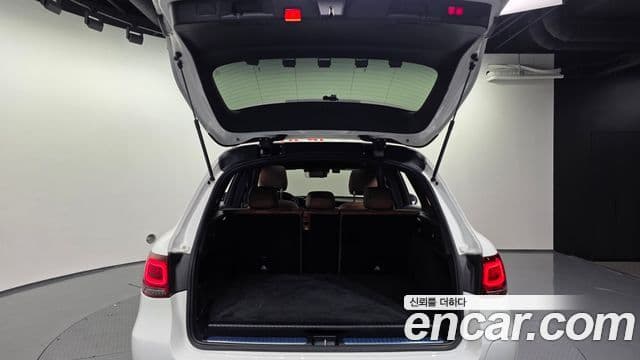 Mercedes-Benz GLC-Class 2022 — Photo 12/20