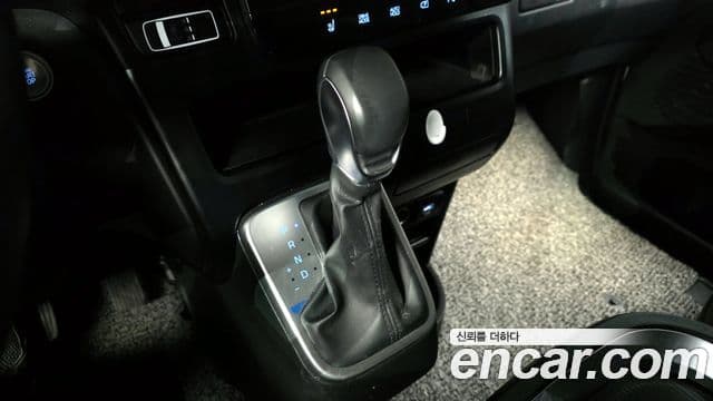 Hyundai Staria 2024 — ფოტო 9/20