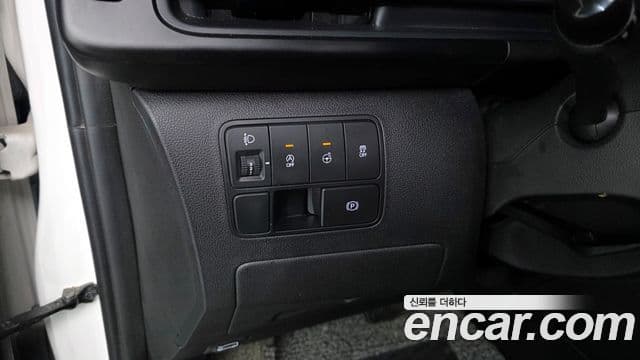 Hyundai Staria 2024 — ფოტო 19/20