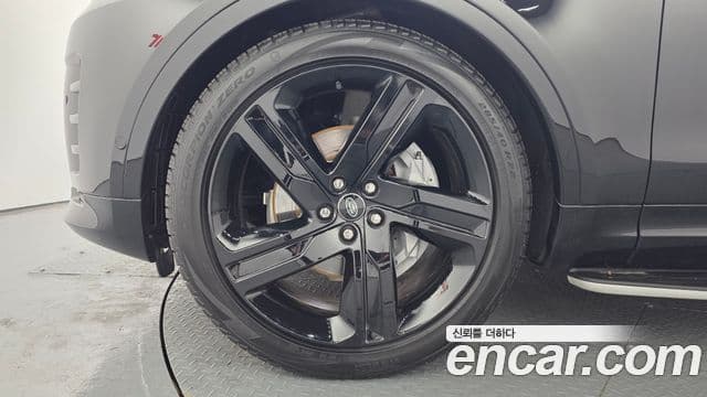 Land Rover Discovery 5 2024 — ფოტო 19/20
