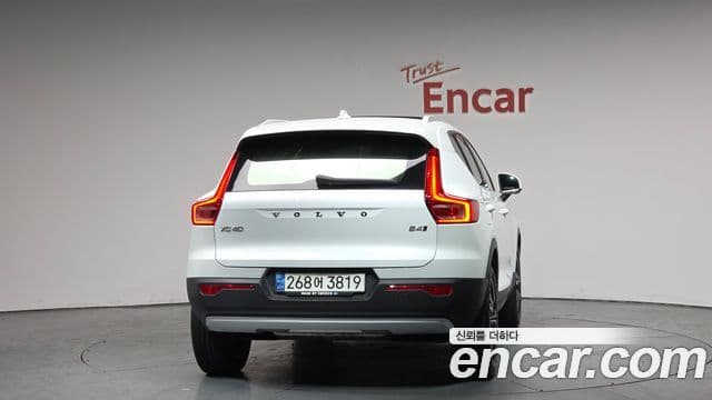 Volvo XC40 2020 — ფოტო 4/20