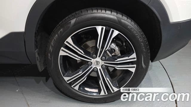 Volvo XC40 2020 — ფოტო 5/20
