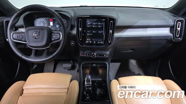 Volvo XC40 2020 — ფოტო 7/20