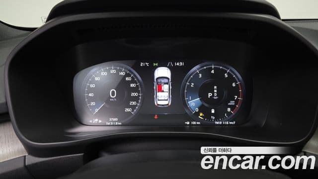 Volvo XC40 2020 — ფოტო 8/20