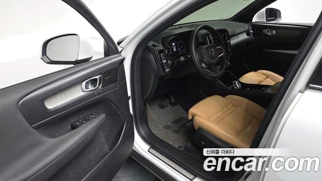 Volvo XC40 2020 — ფოტო 10/20